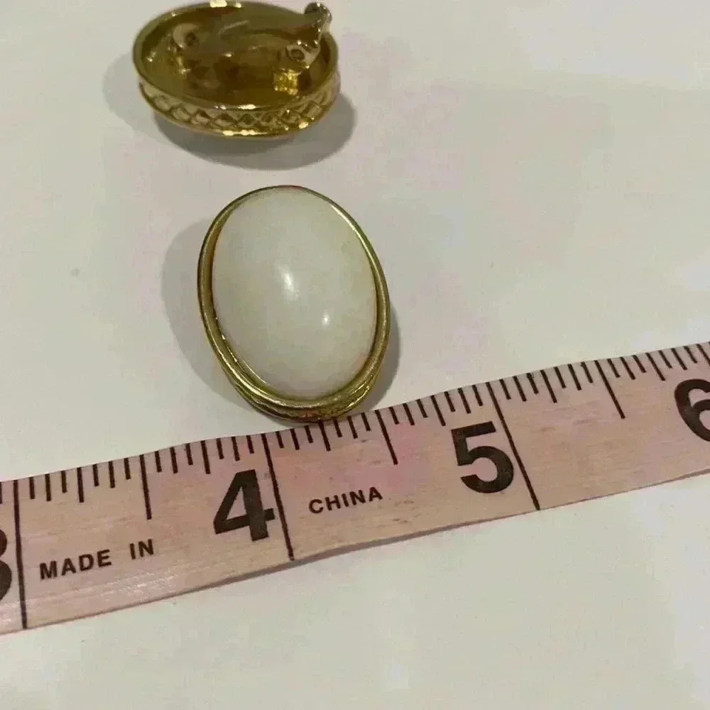 Clip earrings - Picture 4 of 5